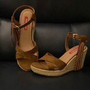 UnionBay size 8 Suede Wedge Sandals.